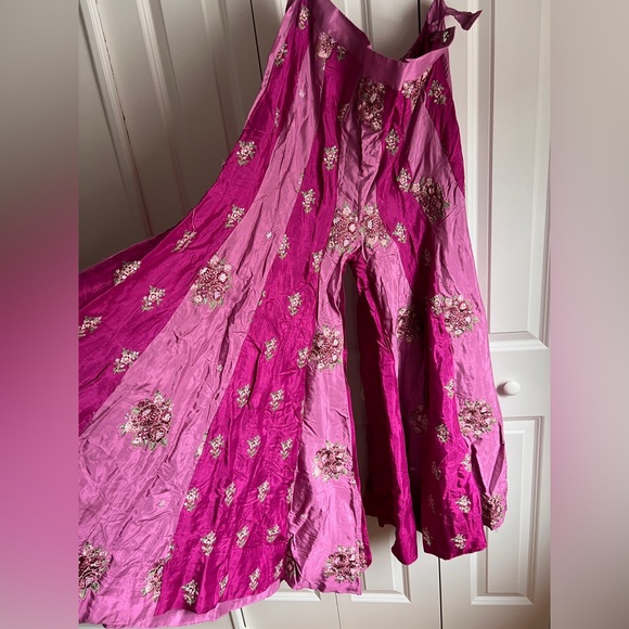 Pakistani Designer Green Silk Kurta Sharara Size M | Floral Embroidered Formal - Picture 7 of 7